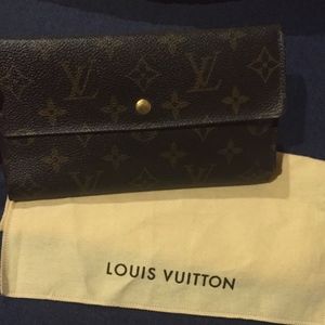 Louis Vuitton International Wallet in Monogram